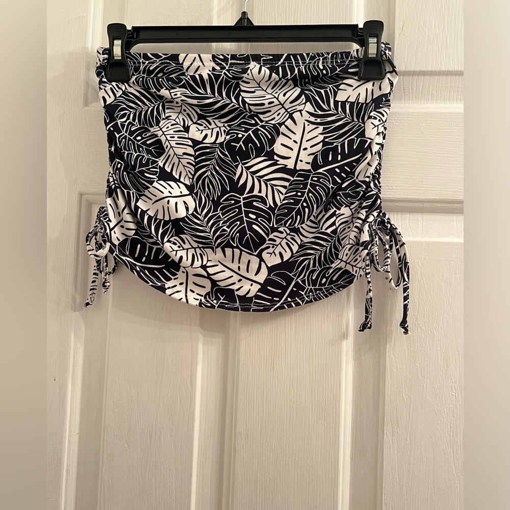 Size medium black white strapless leaves print tropical tub top curved hem ties
